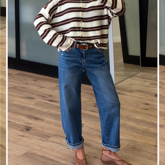 Relaxed Barrel Jeans in Medium Blue - Picture 3 of 6